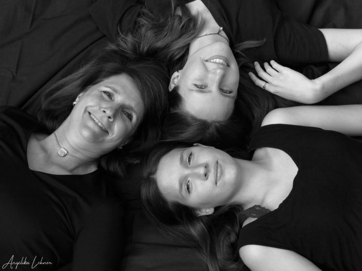 Familienshooting, Foto von Mutter und Töchter